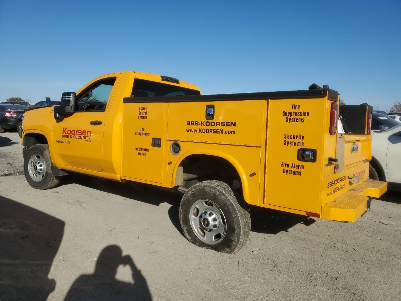 2022 Chevrolet Silverado C2500 Heavy Duty - Фото 2