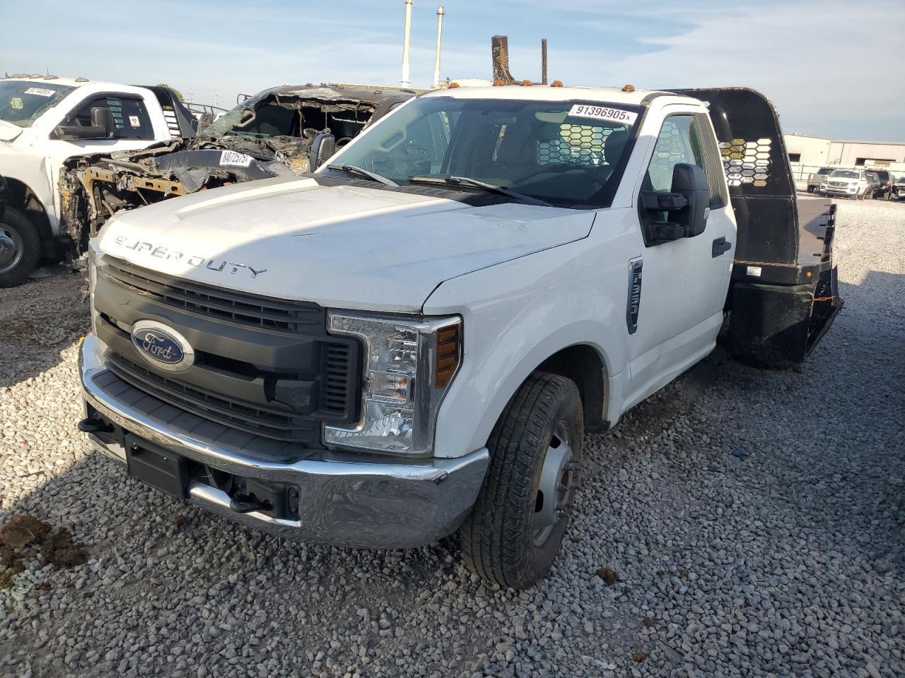 2018 Ford F350 Super Duty Flatbed Truck