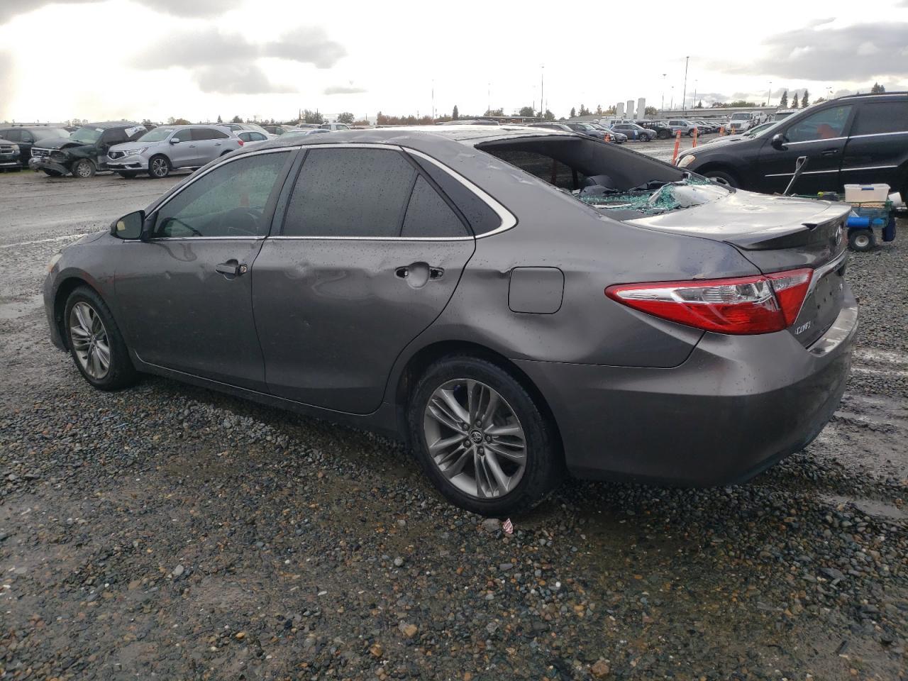 2016 Toyota Camry Le - Фото 2