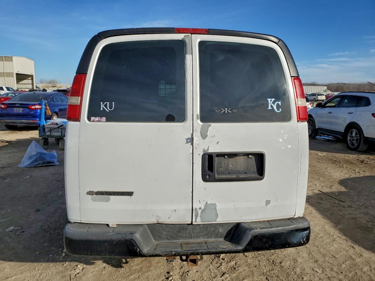2007 Chevrolet Express G1500 Delivery Van - Image 6
