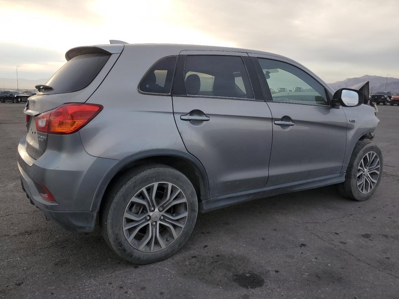 2019 Mitsubishi Outlander Sport Es - Фото 3