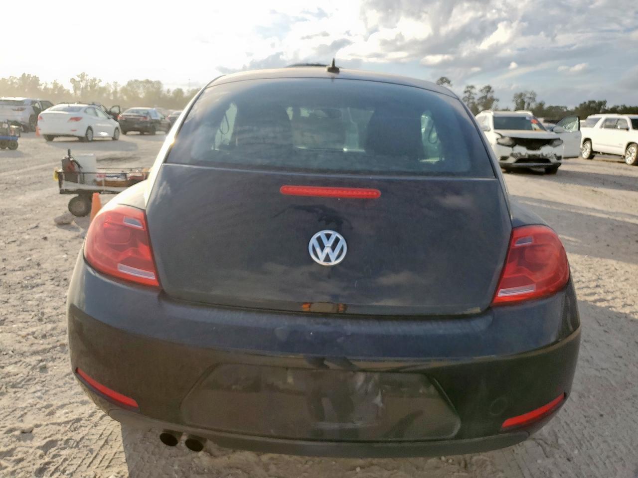2015 Volkswagen Beetle 1.8T - Фото 6