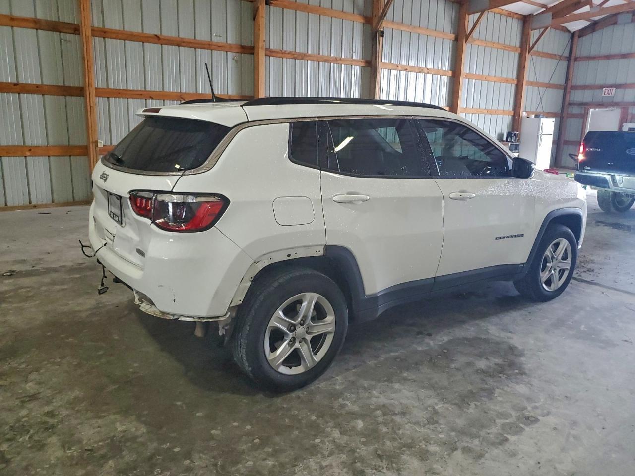 2023 Jeep Compass Latitude - Image 3