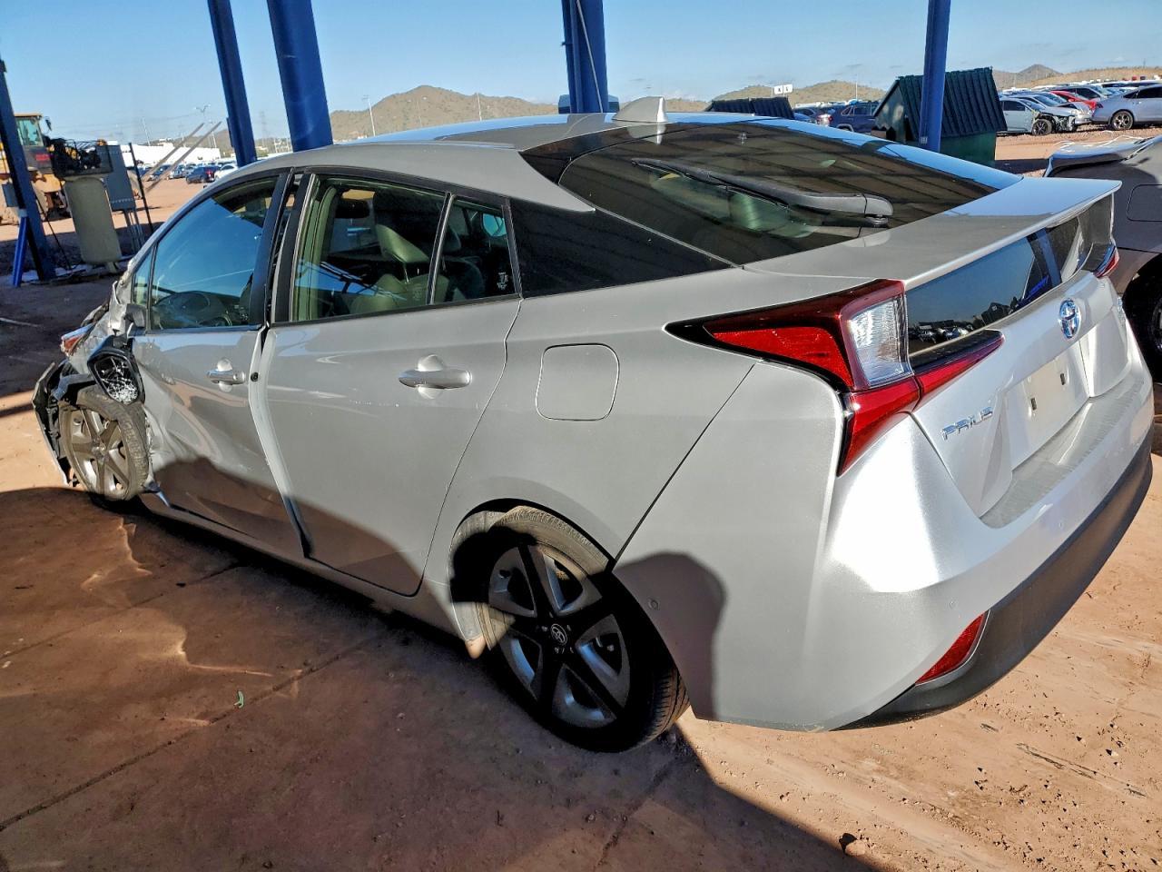 2022 Toyota Prius Night Shade - Фото 2