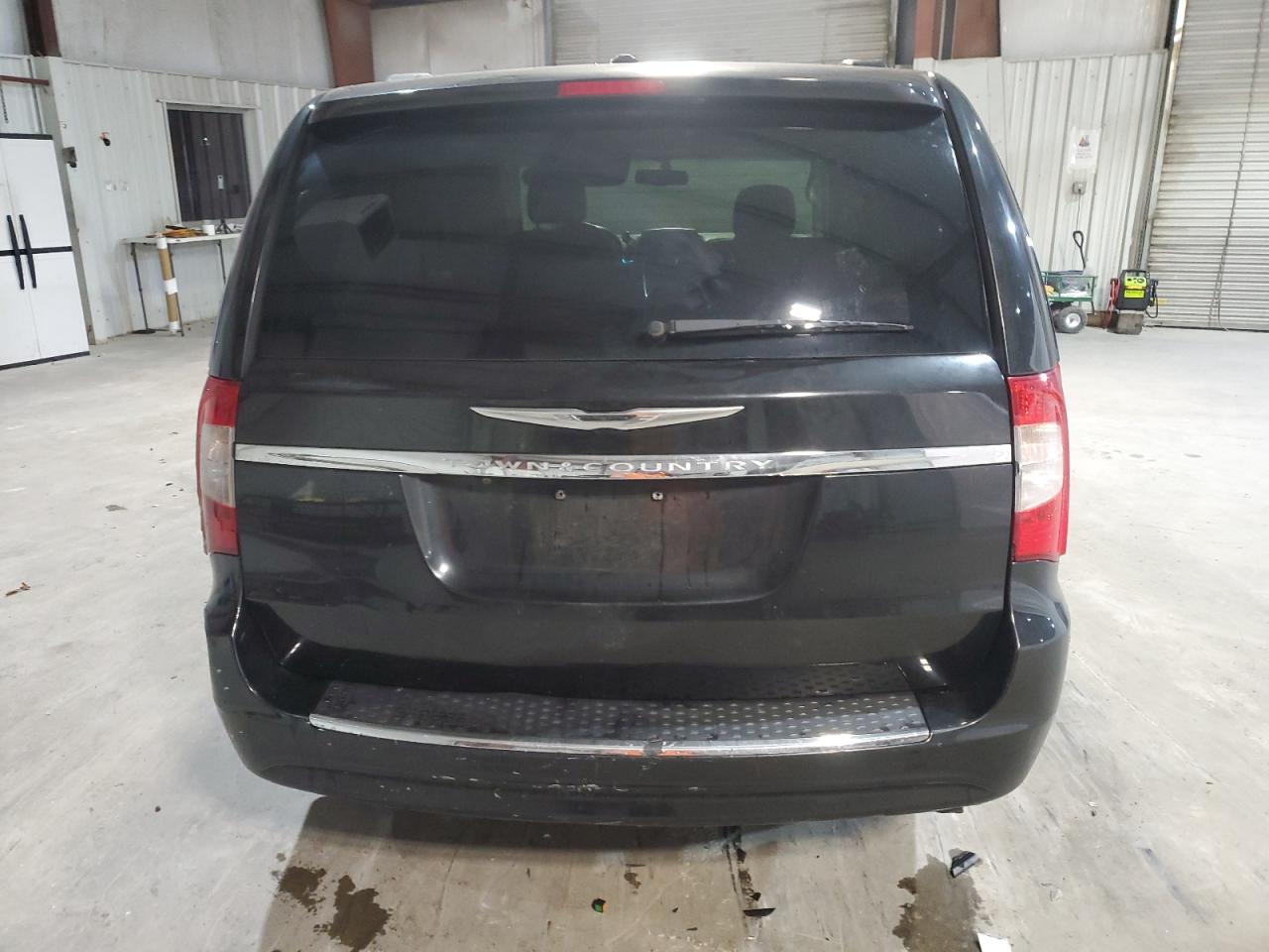 2013 Chrysler Town & Country Touring - Image 6