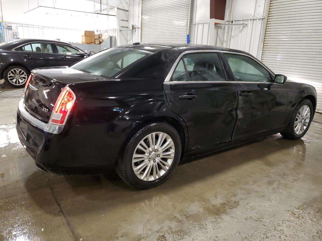 2014 Chrysler 300 - Image 3