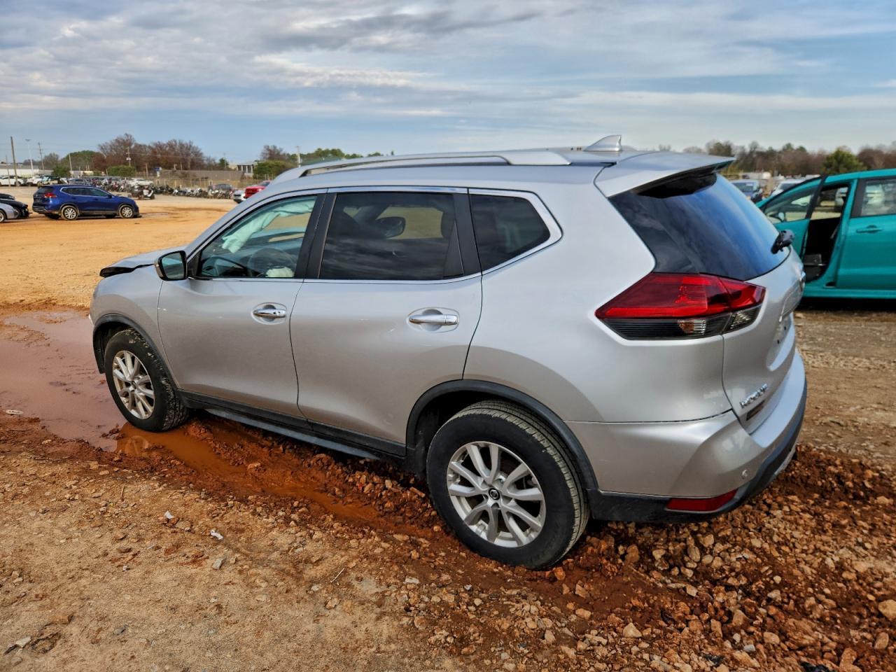 2019 Nissan Rogue S - Image 2