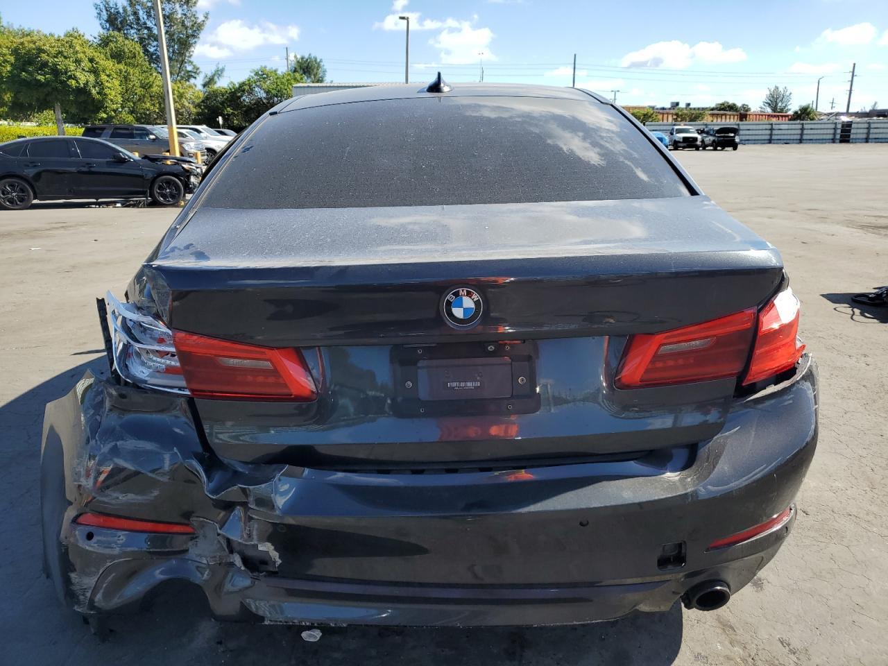 2019 BMW 530 Xi - Image 6