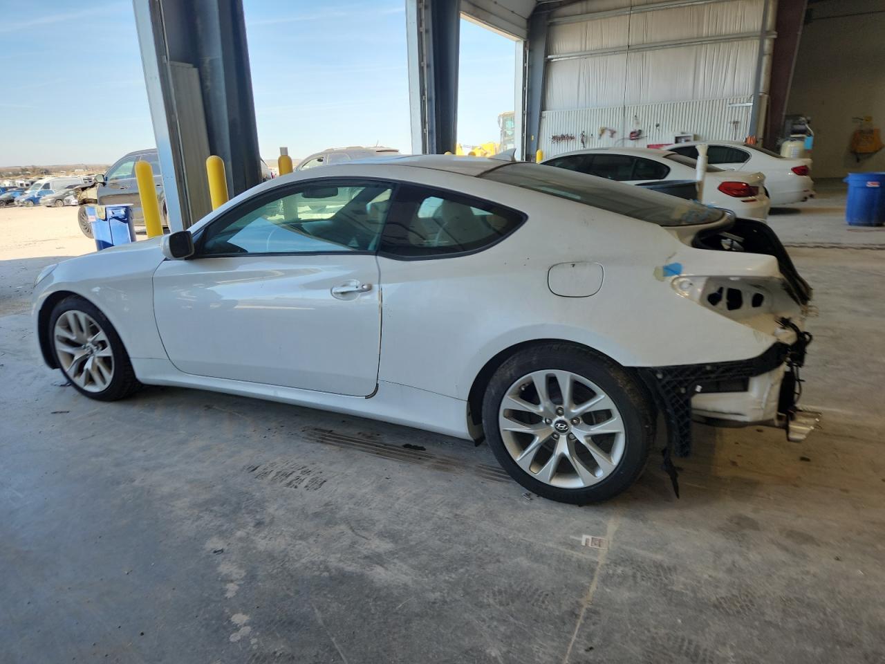 2014 Hyundai Genesis Coupe 2.0T - Фото 2