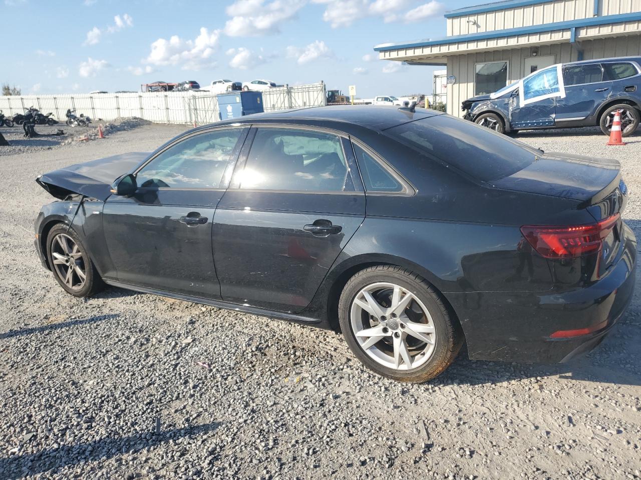 2018 Audi A4 Premium - Фото 2