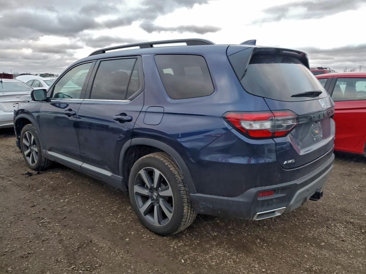 2025 Honda Pilot Touring - Image 2