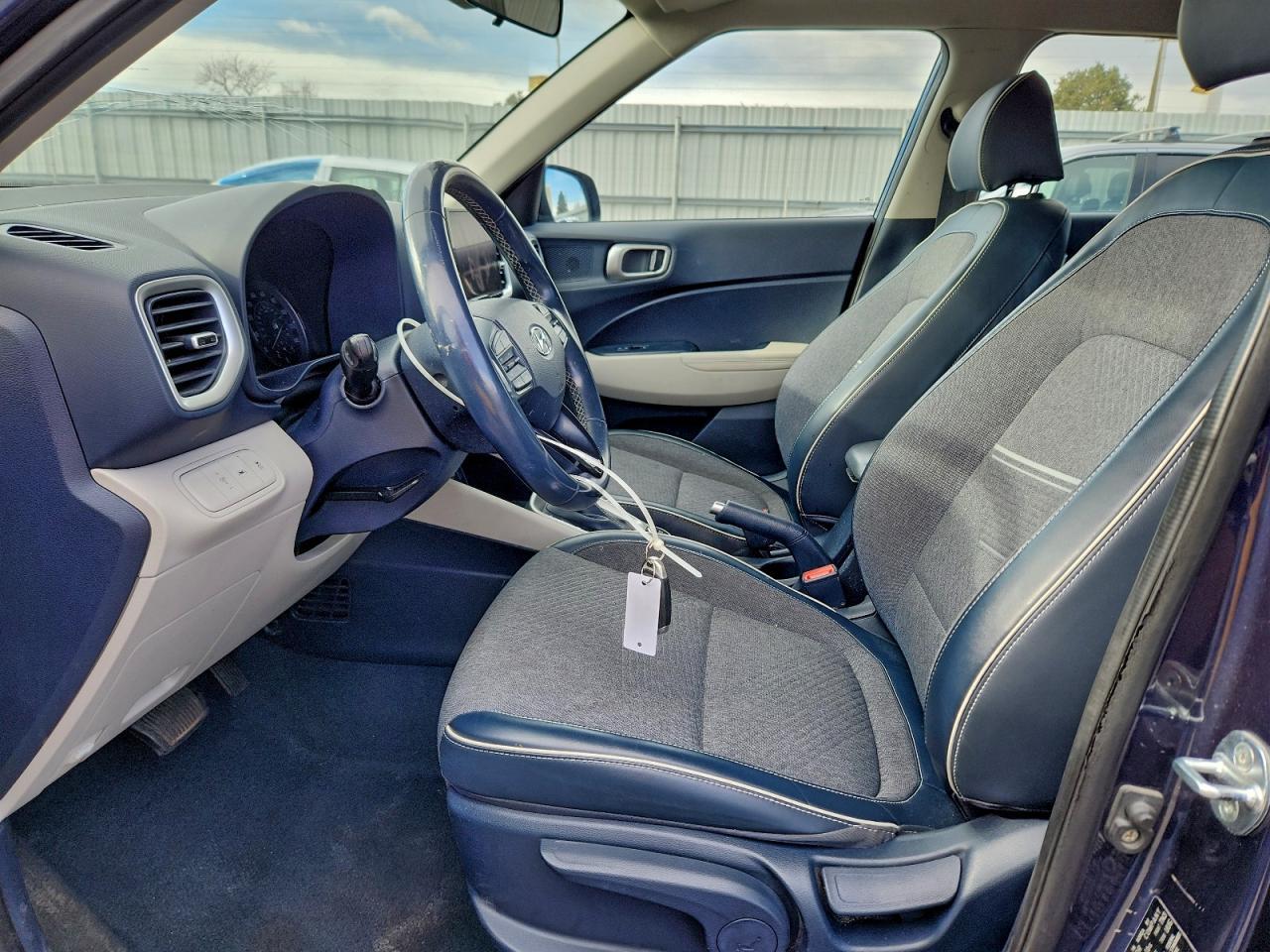 2022 Hyundai Venue Sel - Image 7