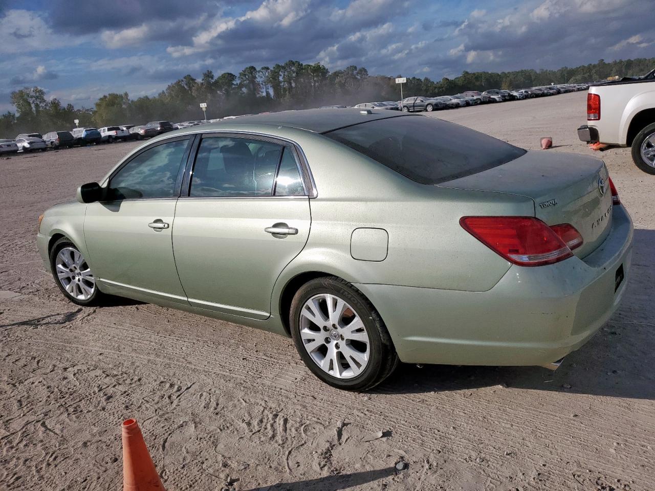 2010 Toyota Avalon Xl - Фото 2