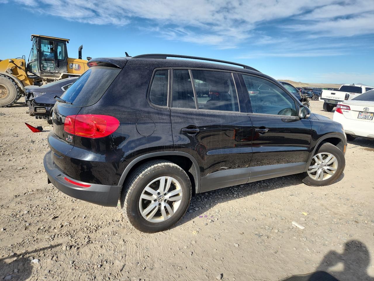 2016 Volkswagen Tiguan S - Фото 3