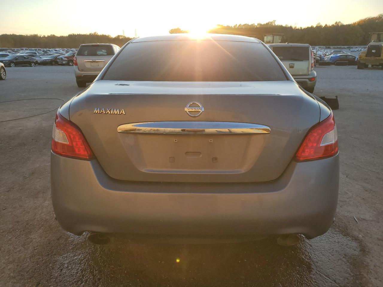 2010 Nissan Maxima S - Image 6