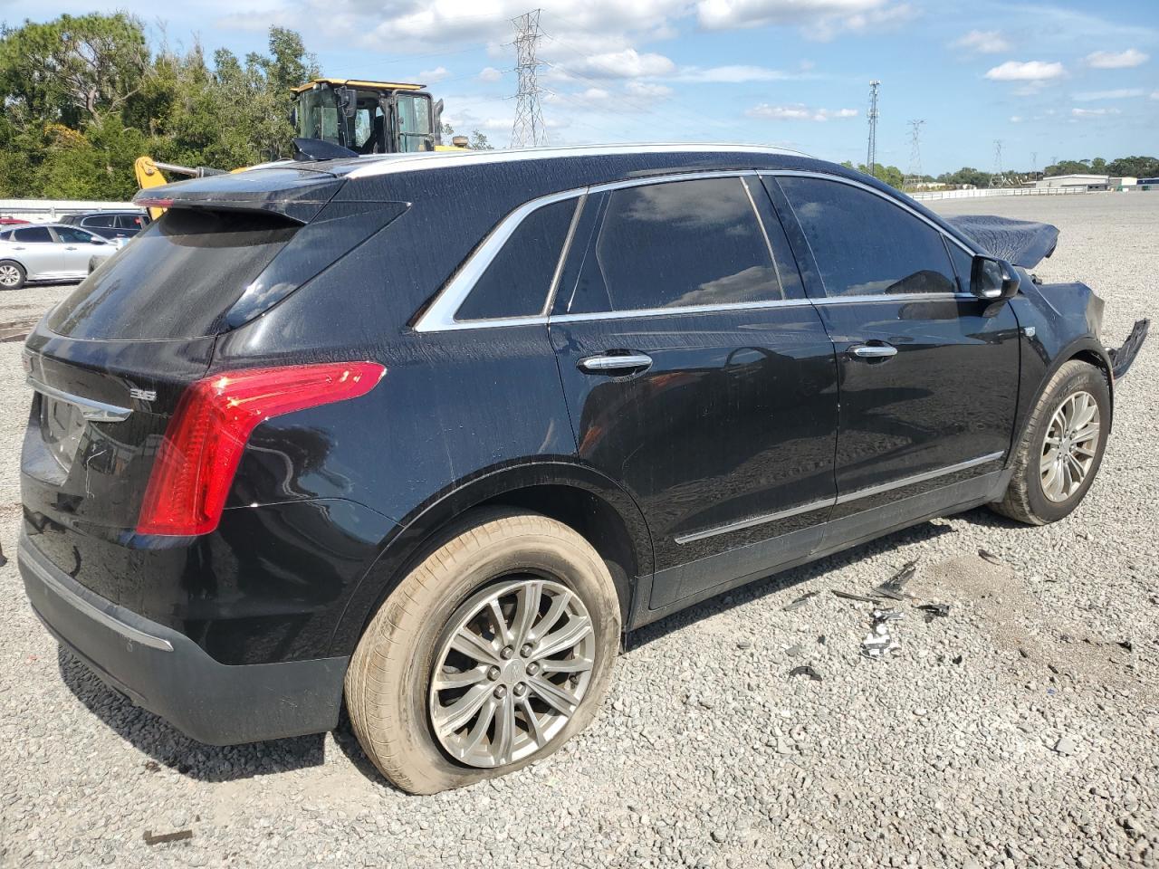 2017 Cadillac Xt5 Luxury - Image 3