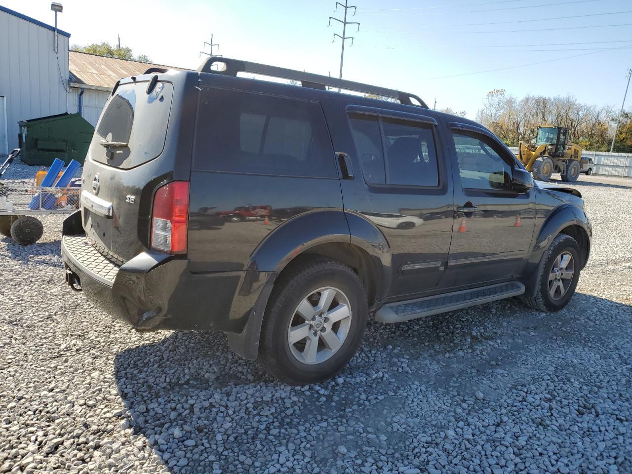 2010 Nissan Pathfinder S - Image 3