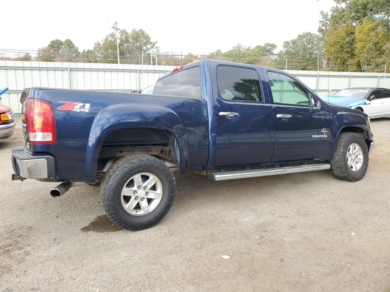 2011 GMC Sierra - Image 3