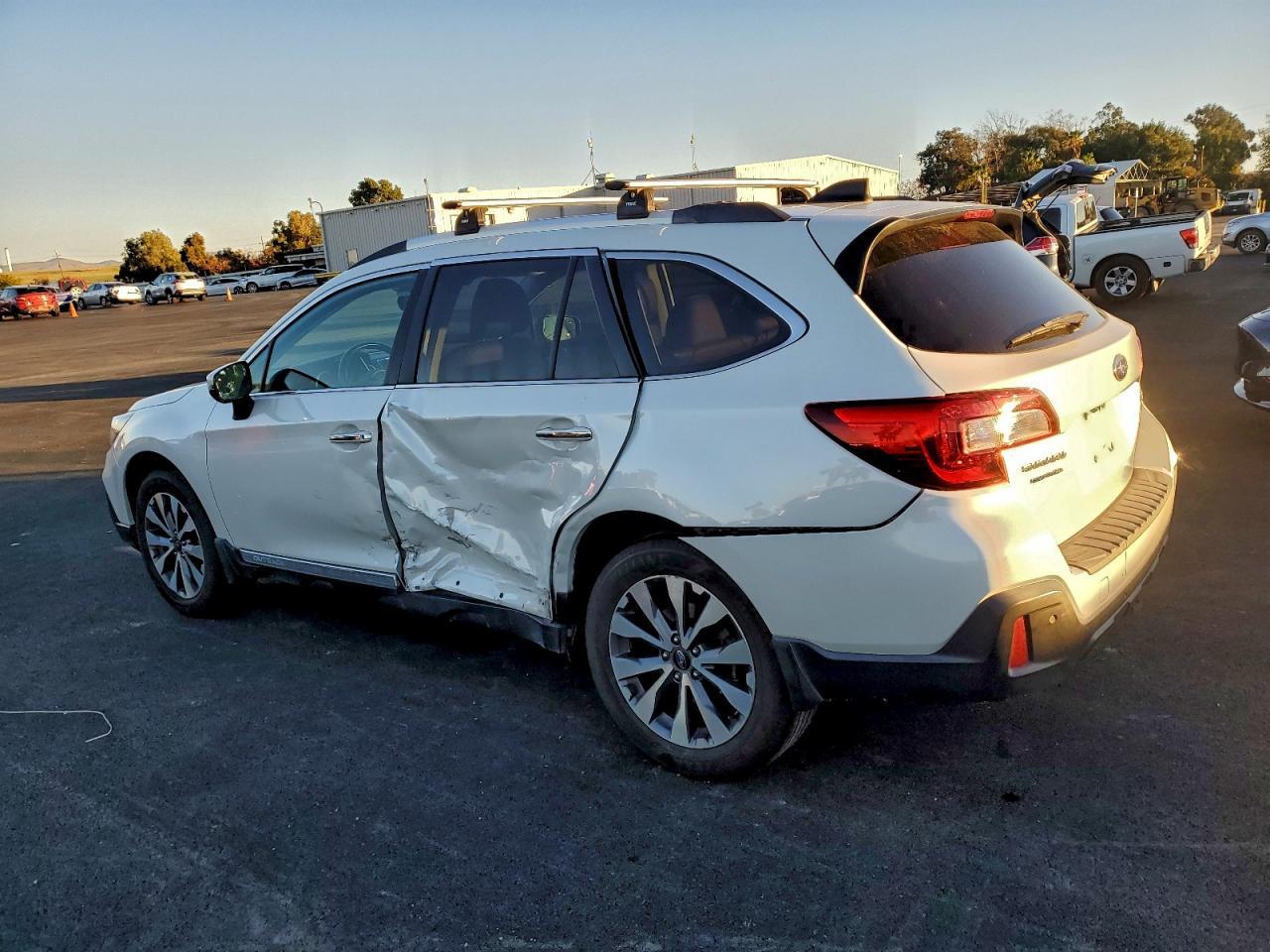 2018 Subaru Outback Touring - Image 2