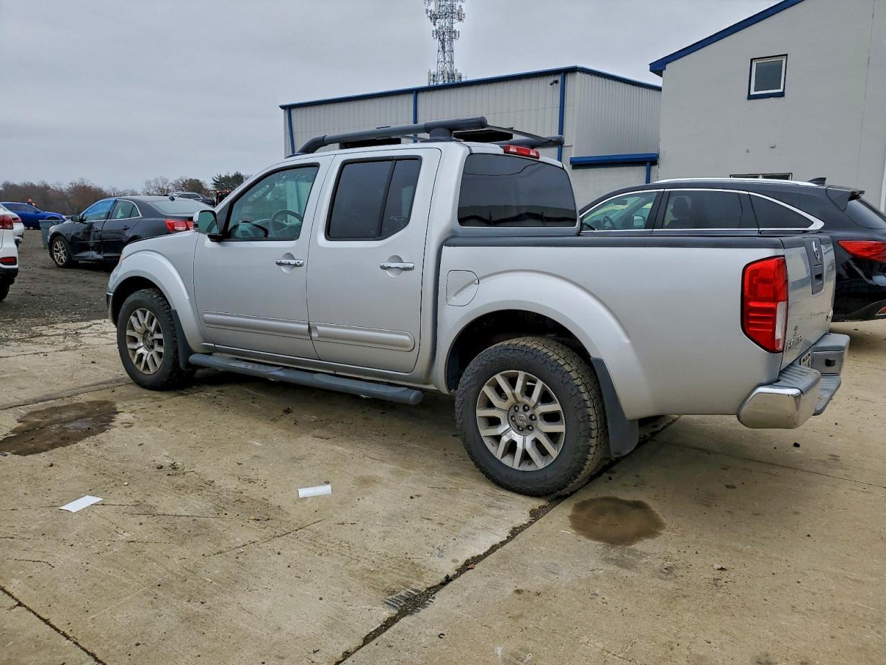 2011 Nissan Frontier S - Image 2
