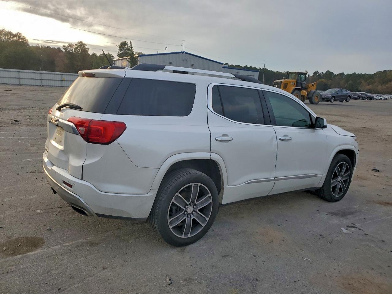 2017 GMC Acadia Denali - Фото 3