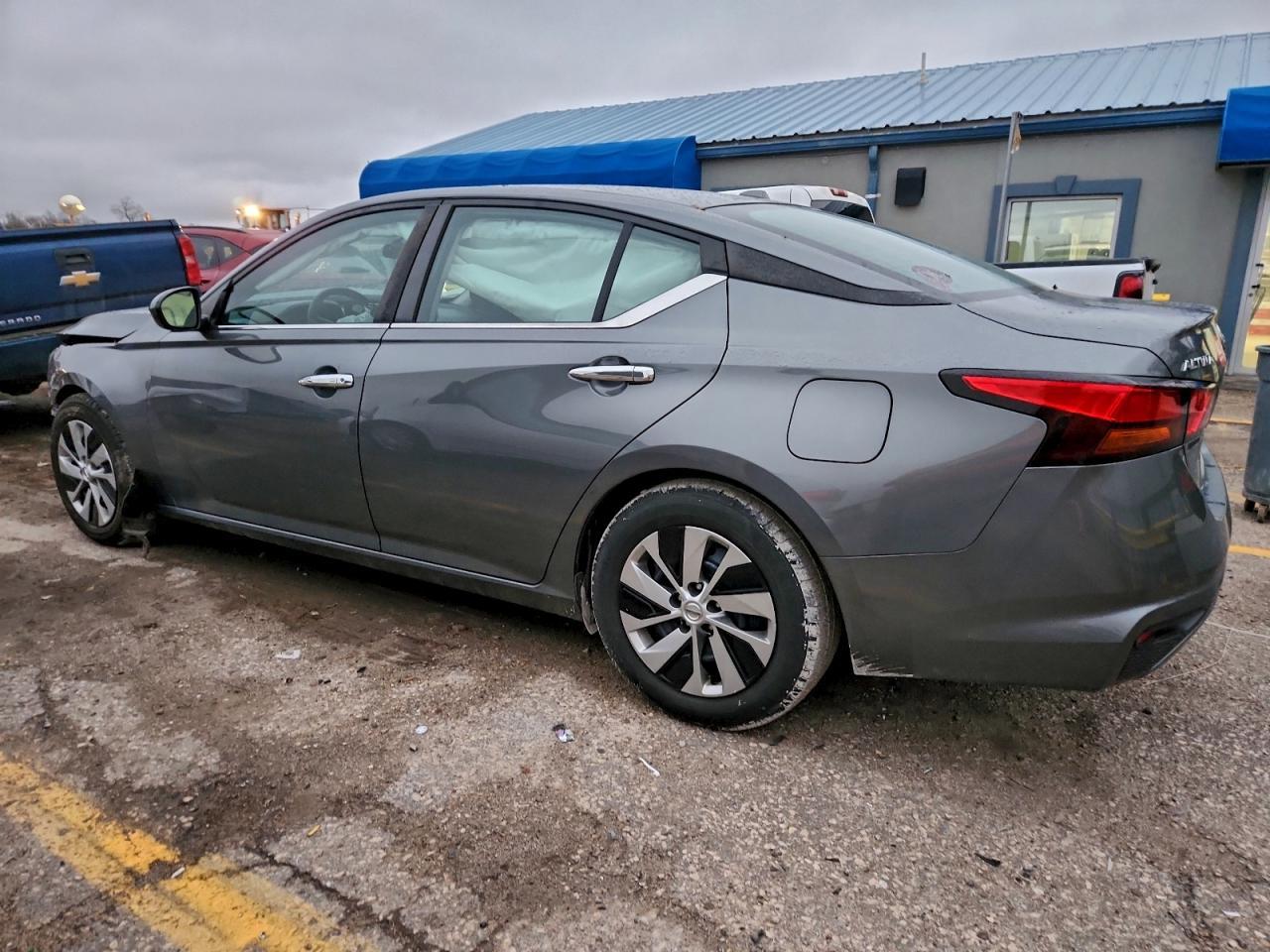 2020 Nissan Altima S - Фото 2