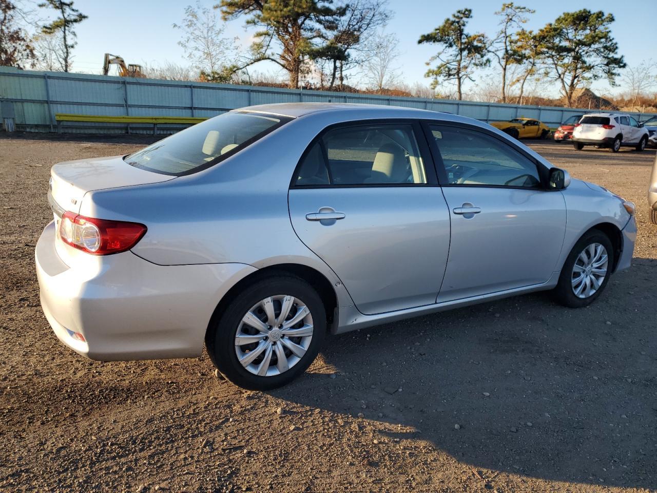 2012 Toyota Corolla Base - Фото 3