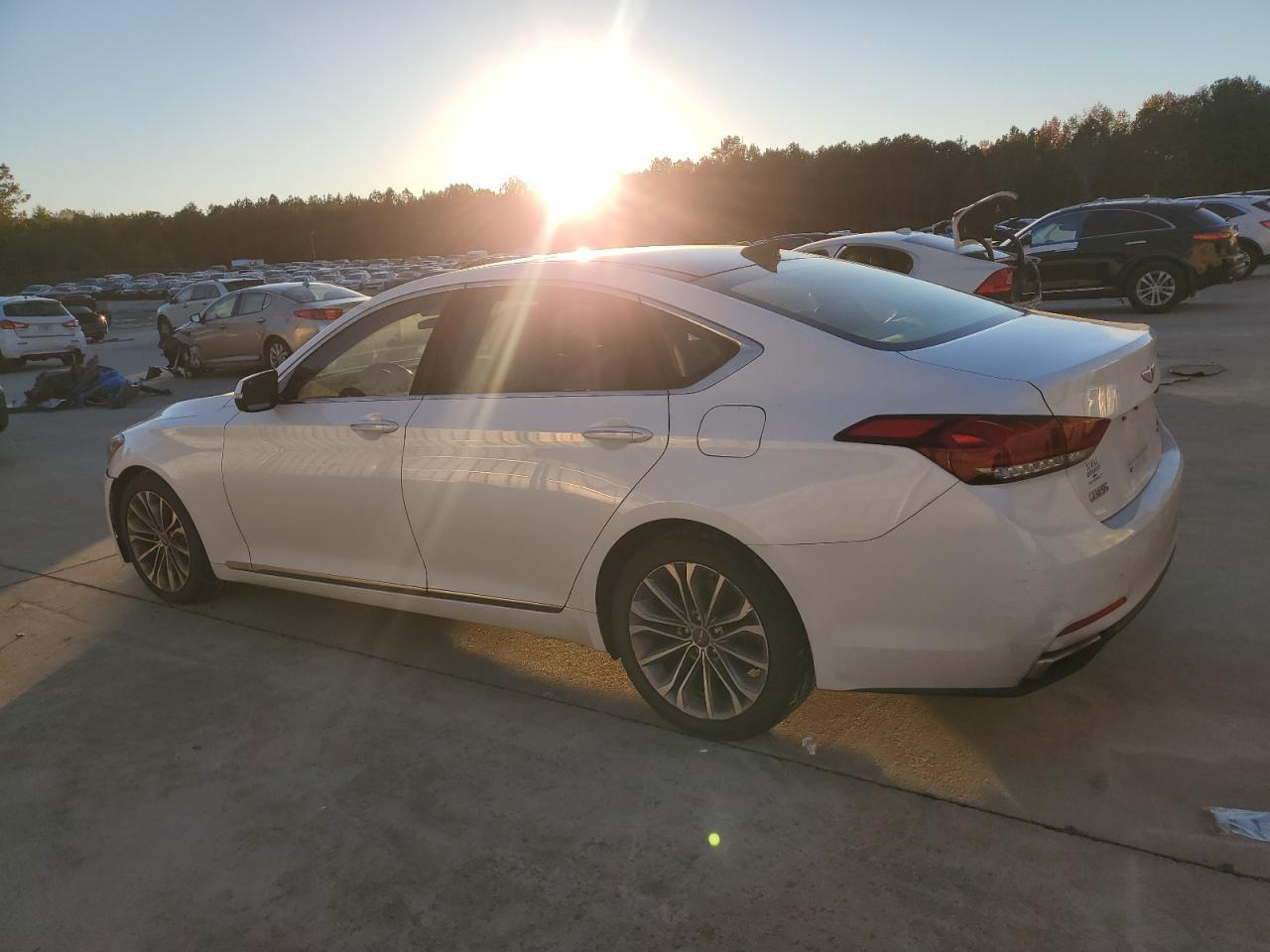 2015 Hyundai Genesis 3.8L - Фото 2