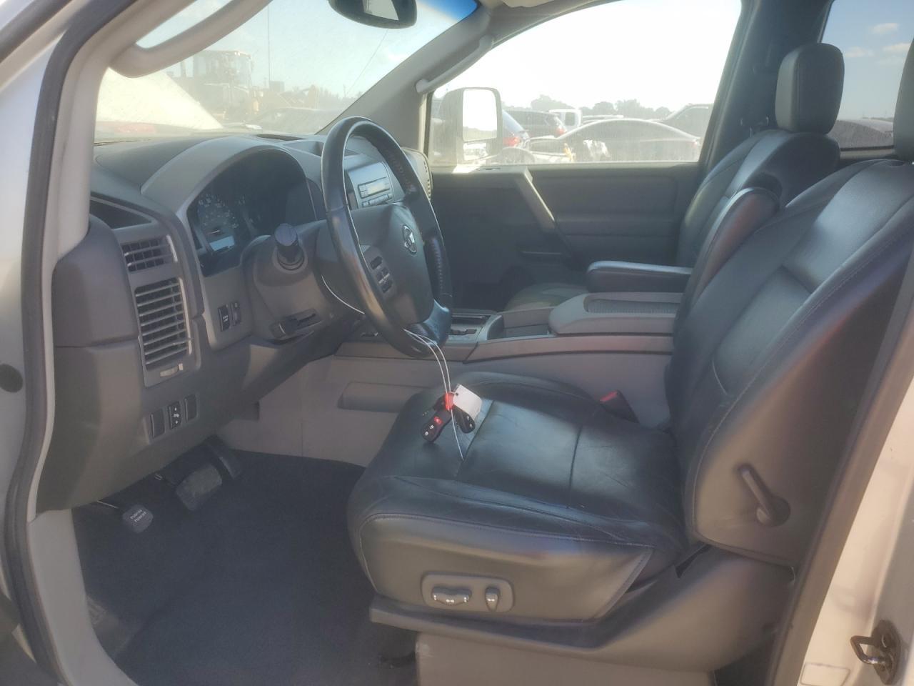 2004 Nissan Titan Xe - Image 7