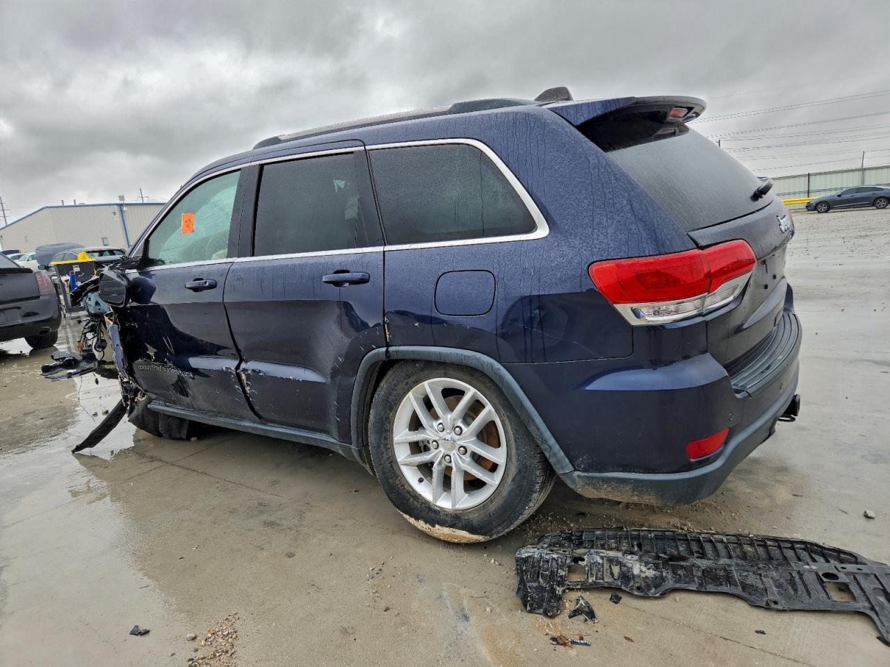 2017 Jeep Grand Cherokee Laredo - Image 2