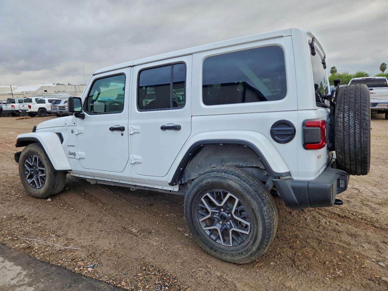 2024 Jeep Wrangler Sahara - Фото 2