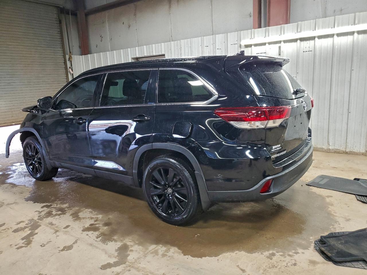 2019 Toyota Highlander Se - Image 2