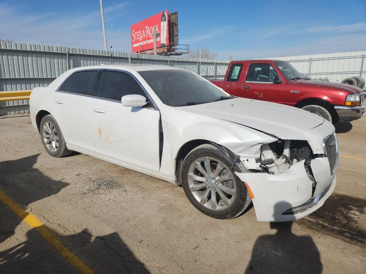 2015 Chrysler 300 Limited - Image 4