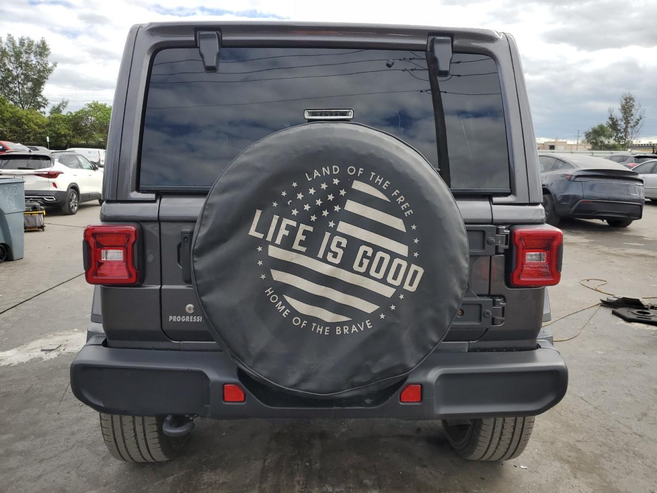 2020 Jeep Wrangler Unlimited Sahara - Image 6