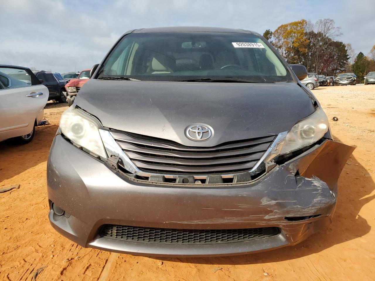 2017 Toyota Sienna Le - Фото 5