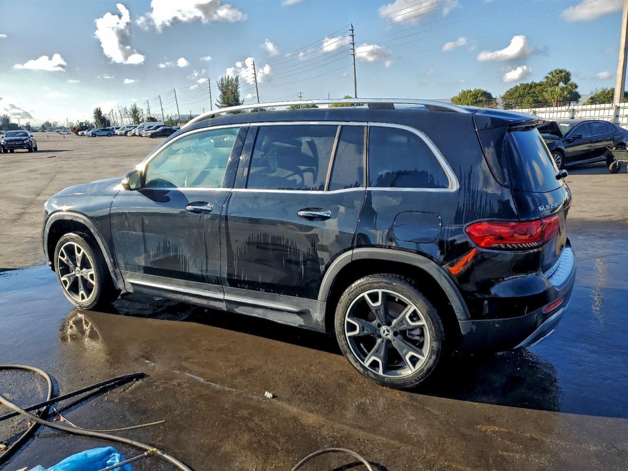 2023 Mercedes-Benz Glb 250 - Image 2