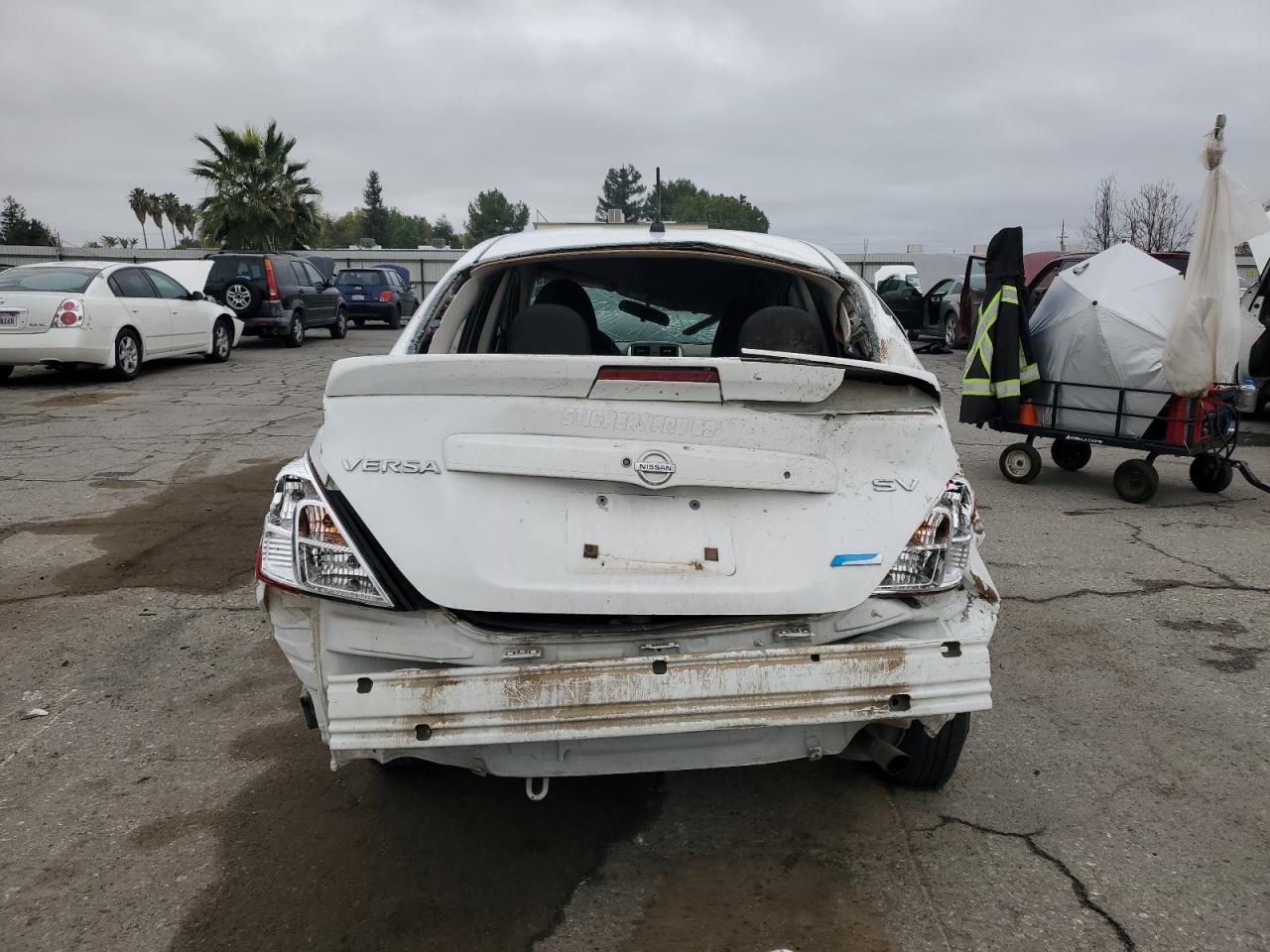 2014 Nissan Versa S - Фото 6