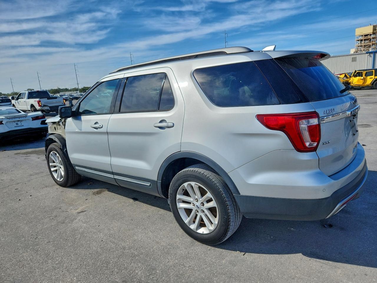 2017 Ford Explorer Xlt - Image 2