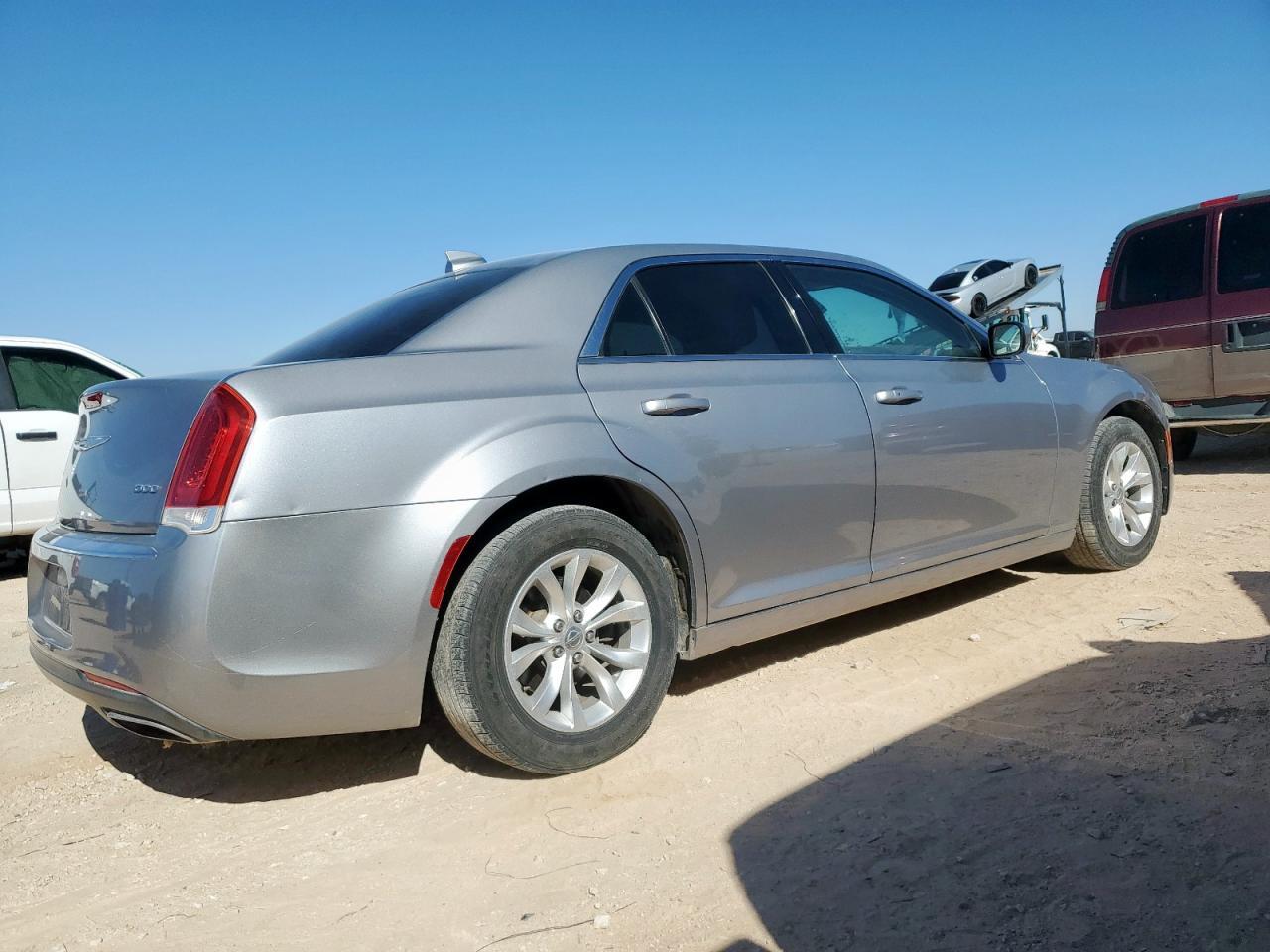 2015 Chrysler 300 Limited - Фото 3