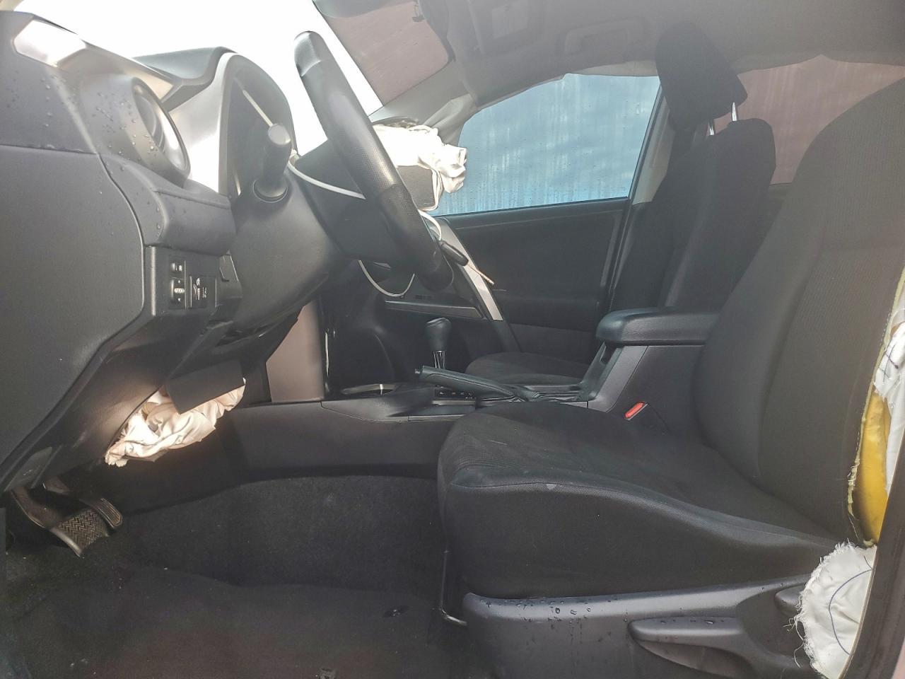 2018 Toyota Rav4 Le - Image 7