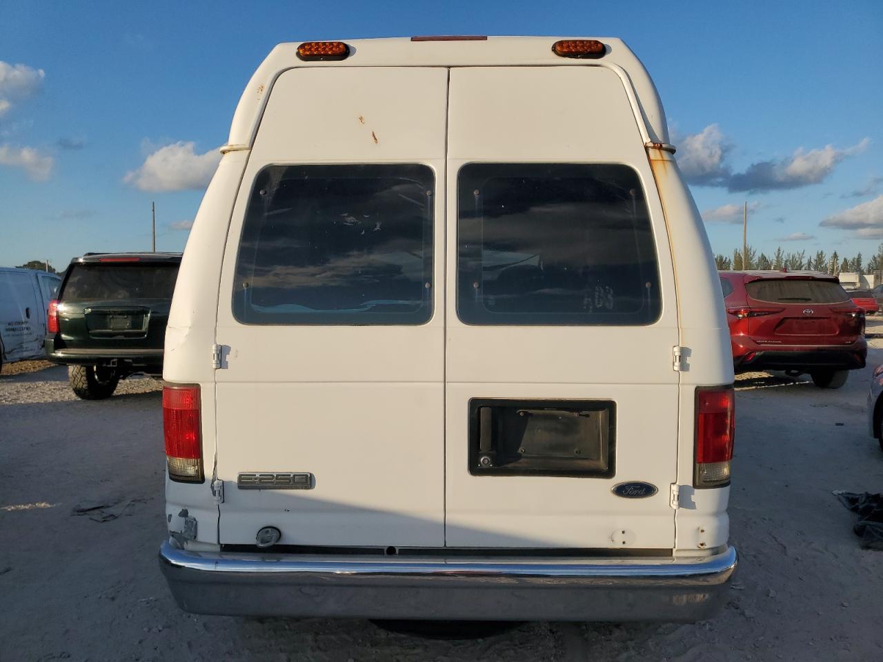 2008 Ford Econoline E250 Van - Фото 6