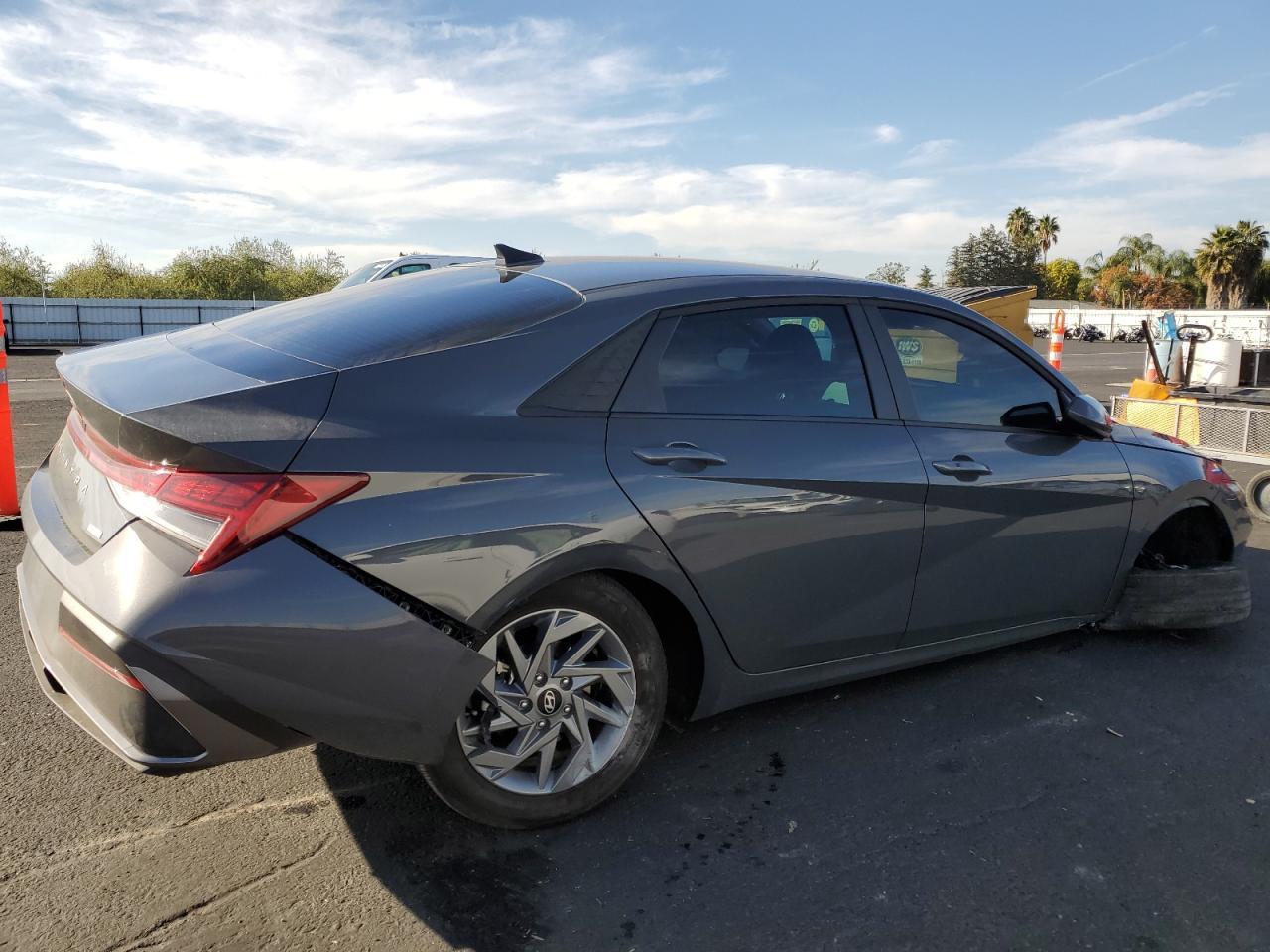 2025 Hyundai Elantra Blue - Image 3