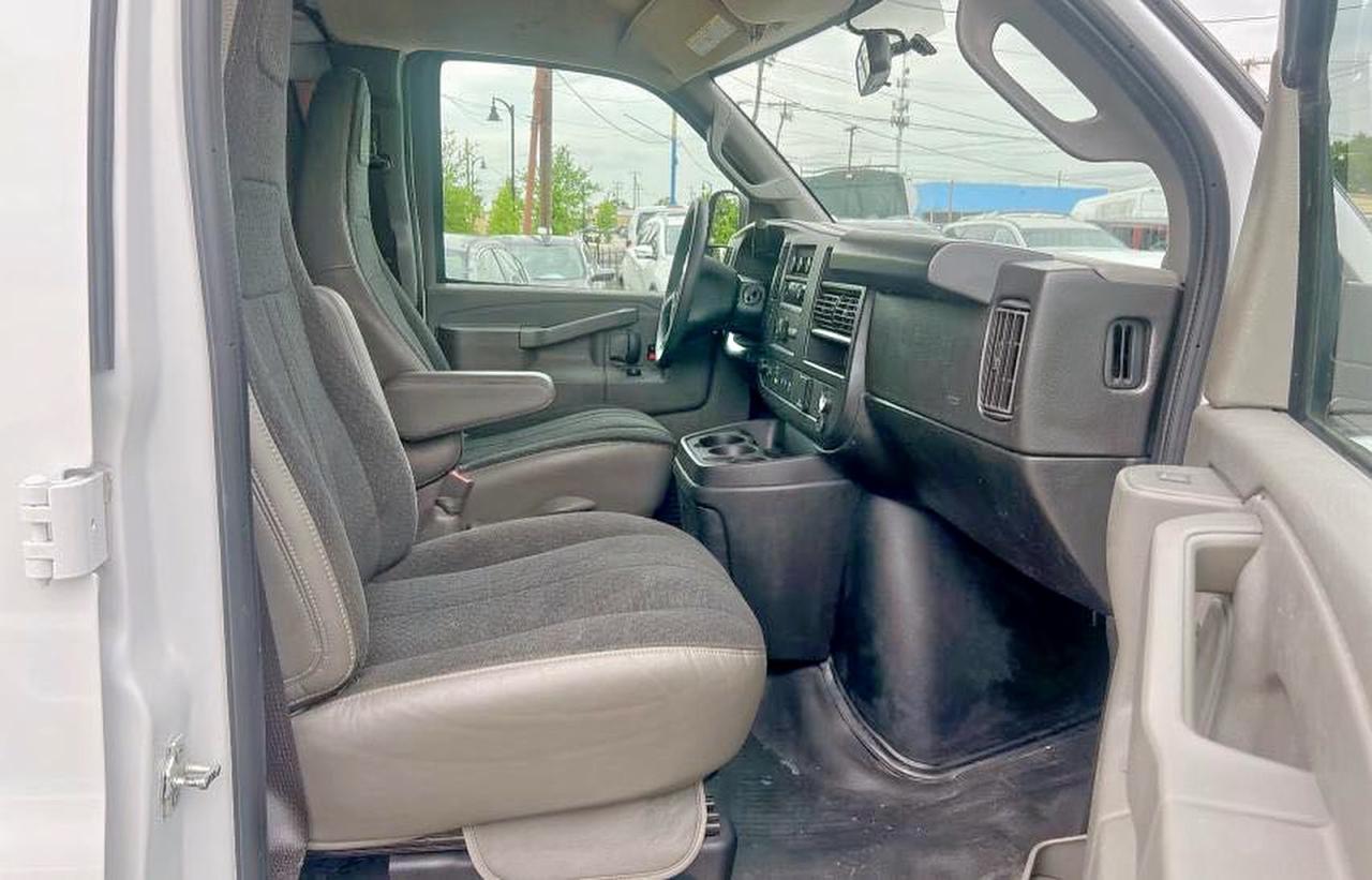 2022 GMC Savana G2500 - Фото 5