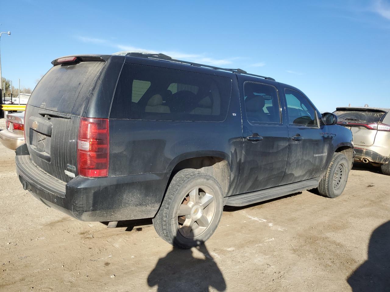 2010 Chevrolet Suburban K1500 Lt - Image 3