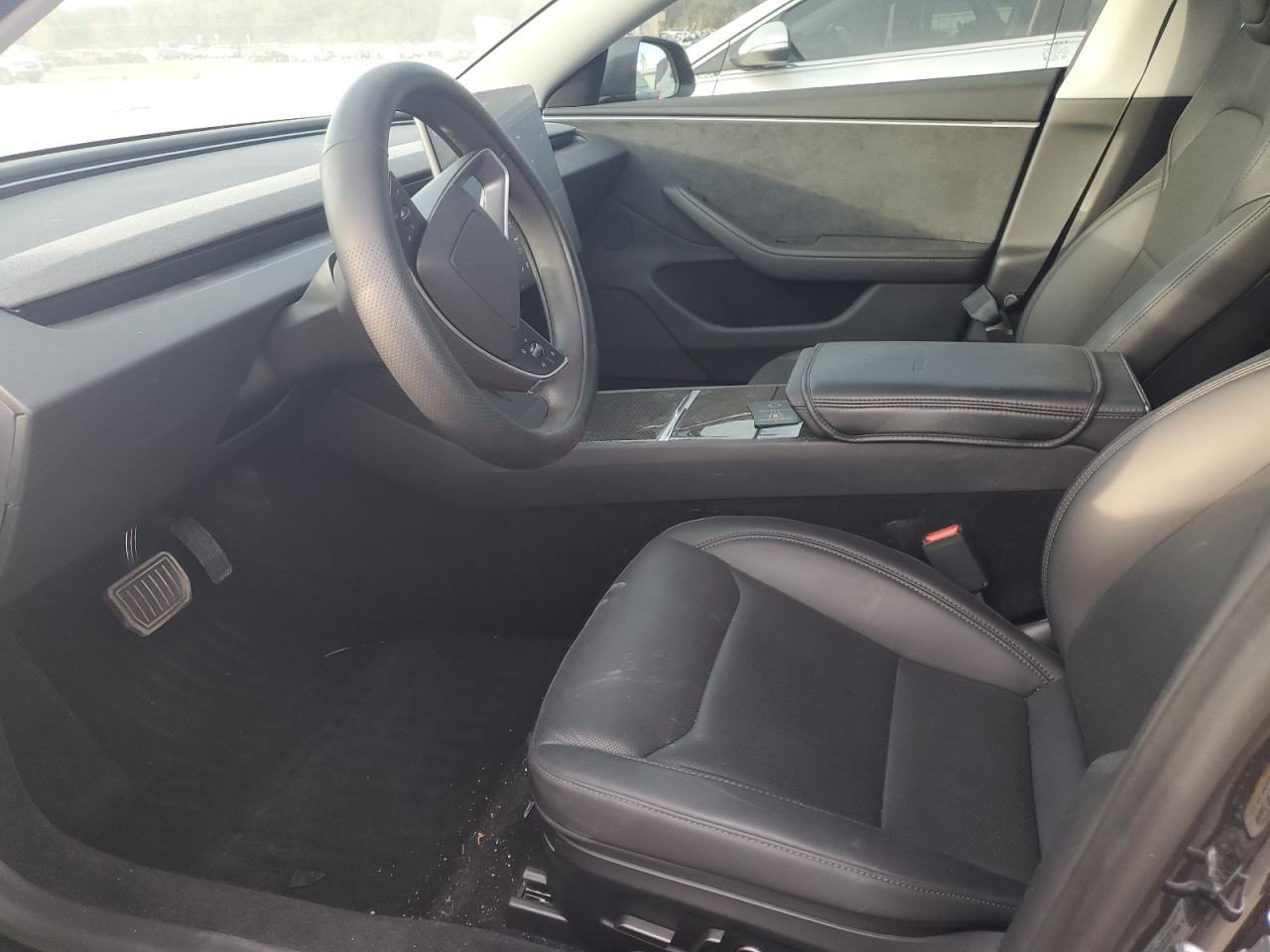 2025 Tesla Model 3 - Фото 7