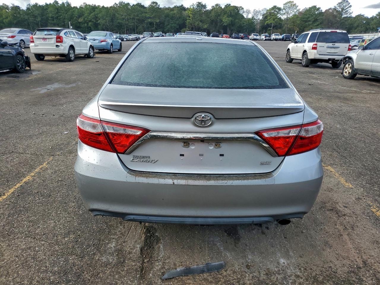 2016 Toyota Camry Le - Фото 6