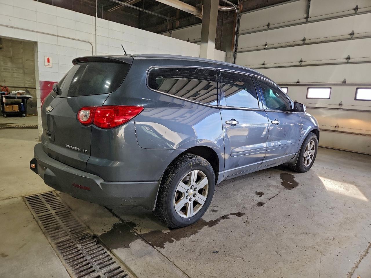 2011 Chev Traverse L - Фото 3