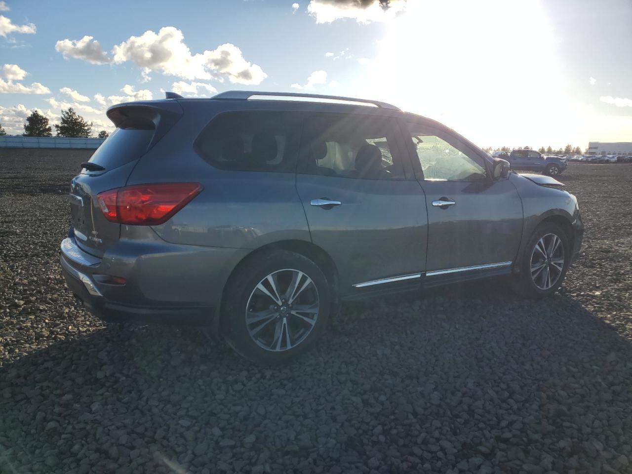 2019 Nissan Pathfinder S - Image 3