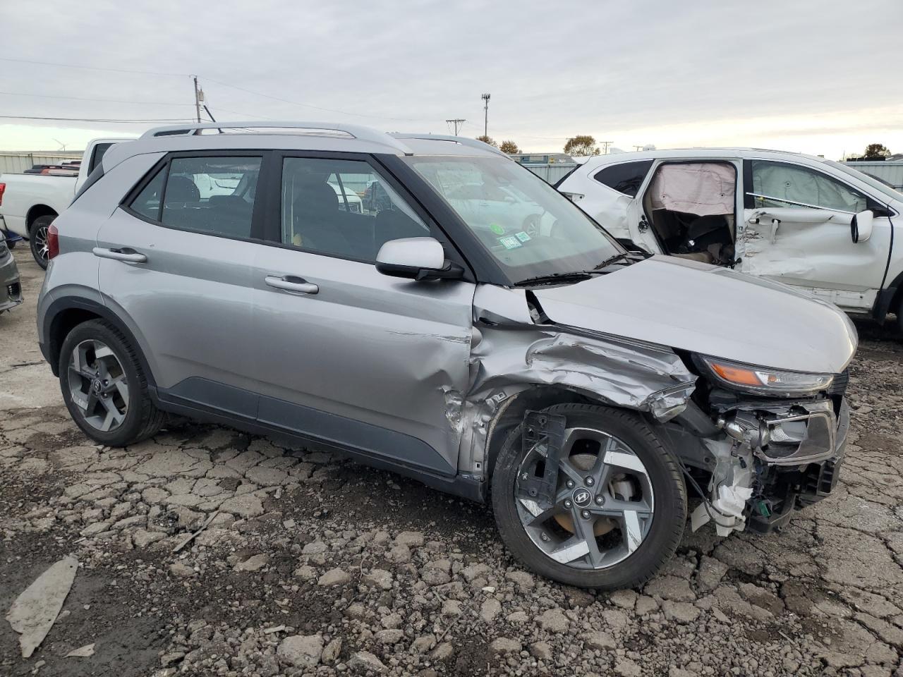 2023 Hyundai Venue Sel - Image 4