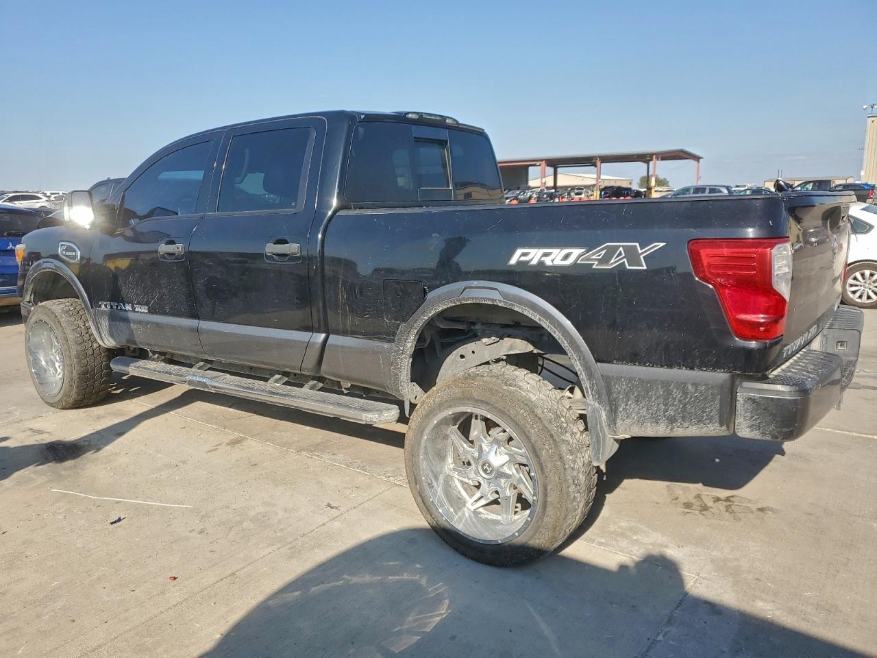 2017 Nissan Titan Xd Sl - Image 2